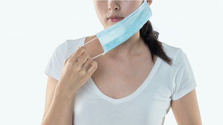Maskne_face-mask-girl Maskne_face-mask-girl
